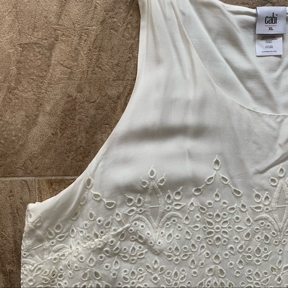 🔴 SOLD - CAbi Frolic Top - Size XL - Picture 6 of 11